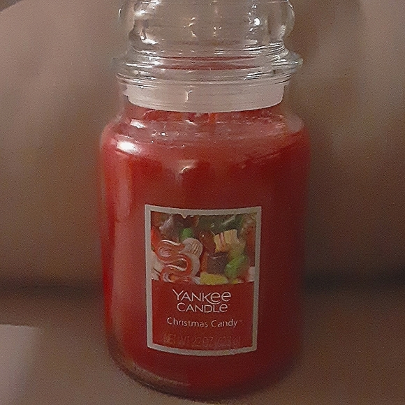 Yankee Candle Christmas Candy Large 22oz Jar candle, NWT!a